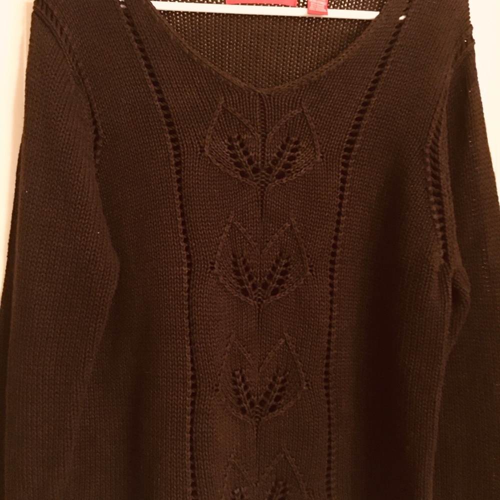 V-neck sweater with cable knit front design